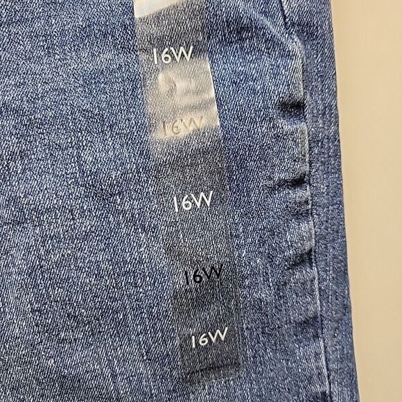 Tommy Hilfiger Women's Blue Cuffed Denim Shorts Plus Size 16W Super Cute - NEW - Picture 6 of 6